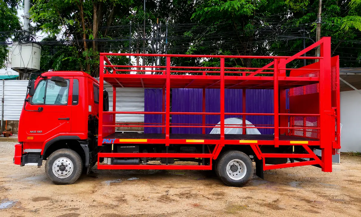 Motor carrier truk tampak samping